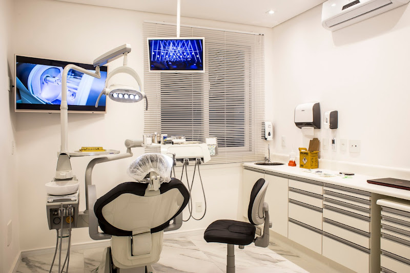 Foto 2 de Dr. Caio Capitani - Odontologia do Esporte - Dentista em Santos