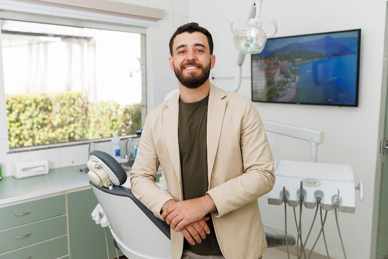 Foto 2 de Dr. Carlos Cabral | Implantes Dentários | Reabilitação Oral em Manaus