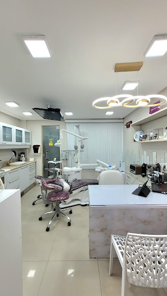 Foto 2 de Dr. Carlos Henrique Implantodontista e Endodontista