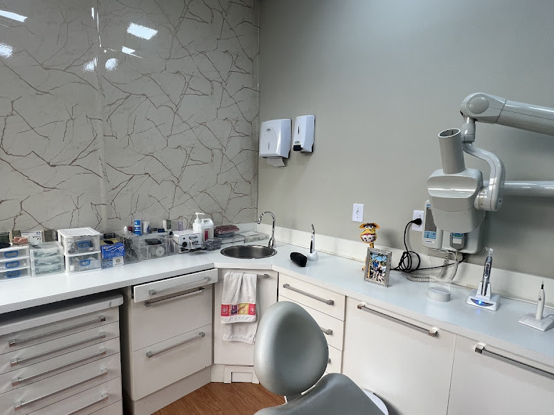 Dr. Carlos Nascimento | Dentista no Méier