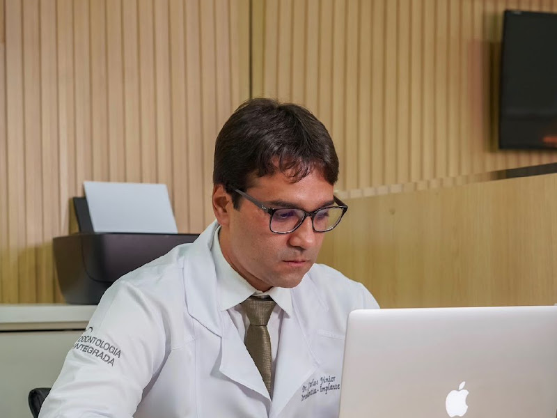 Foto 2 de Dr. Carlos Roberto da Silva Junior, Dentista