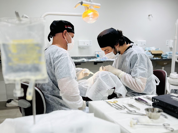 Foto 2 de Dr. Cassius Farina - Implantes Zigomáticos