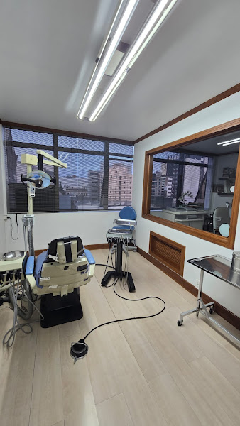 Foto 3 de Dr. César Moreira - Dentista em Caxias do Sul - Especialista Cirurgião Oral e Maxilofacial