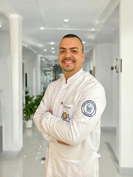 Foto 2 de Dr. Charles Roger - Cirurgia Oral e Implantodontia 🦷