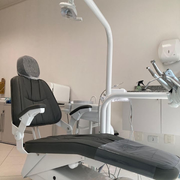 Foto 2 de Dr. Charles Sousa - Dentista em Maringá