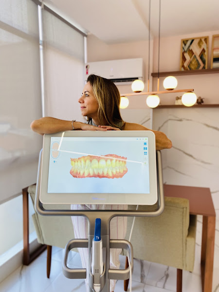 Foto 2 de Drª Cinthia Macêdo Ortodontista