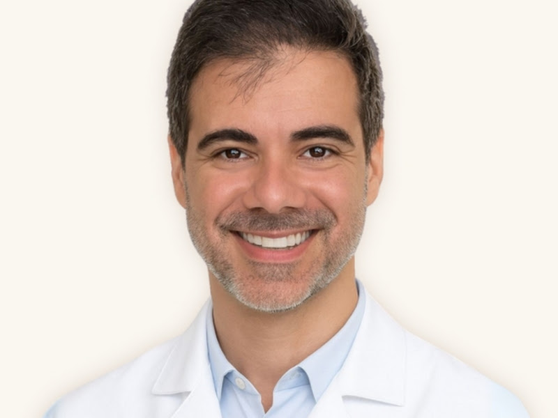 Foto de Dr. Ciro Capitani - Dentista em Santos | Endodontista | Periodontista