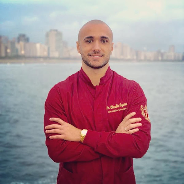 Foto 2 de Dr. Claudio Aquino - Implante Dentário | Prótese Protocolo | Carga Imediata em Santos