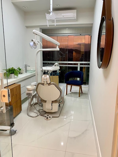Foto 3 de Dr. Claudio Aquino - Implante Dentário | Prótese Protocolo | Carga Imediata em Santos