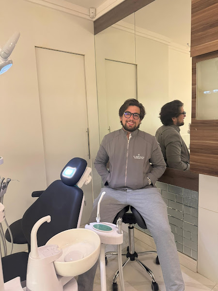 Foto 2 de Dr. Claudio Queiroz - Reabilitação Oral