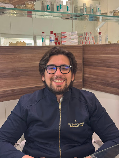 Foto 3 de Dr. Claudio Queiroz - Reabilitação Oral