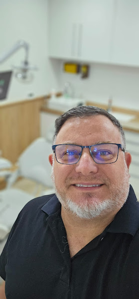 Foto 2 de Dr. Cláudio Ribeiro -odontologia de Qualidade | Implantodontia, Canal, Próteses ,cirurgia ,reabilitação oral, dtm.