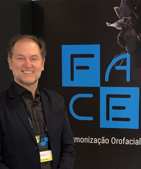 Foto 2 de Dr. Clovis Romeu Malinski / Implantes Dentários