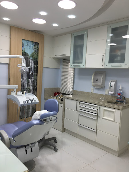 Foto 3 de Dr. Clovis Romeu Malinski / Implantes Dentários