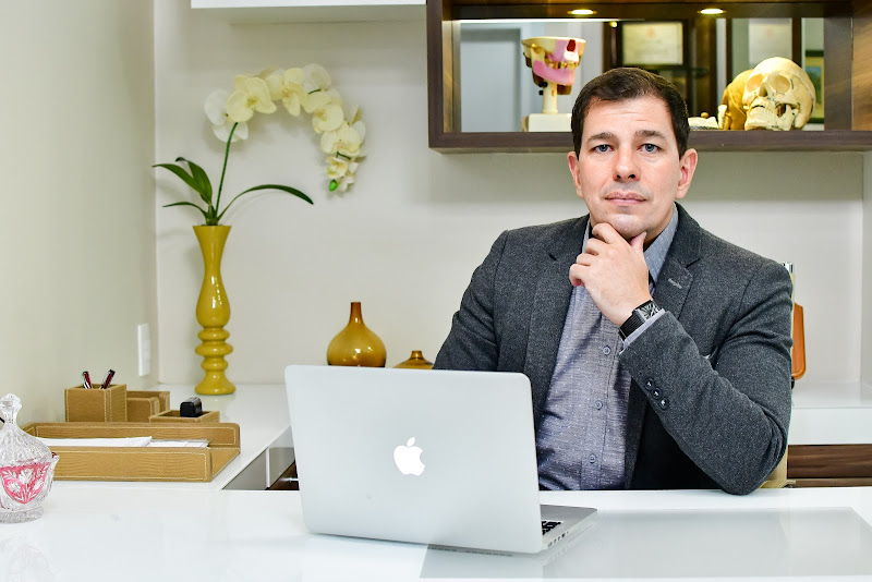 Foto 2 de Dr. Daniel Facó - Cirurgião Buco Maxilo Facial