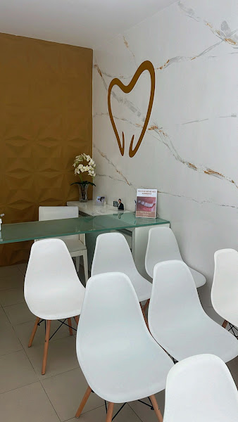 Foto 2 de Dr. Daniel Freire Dentista José Walter: Periodontia, Implantes, Prótese em Fortaleza CE