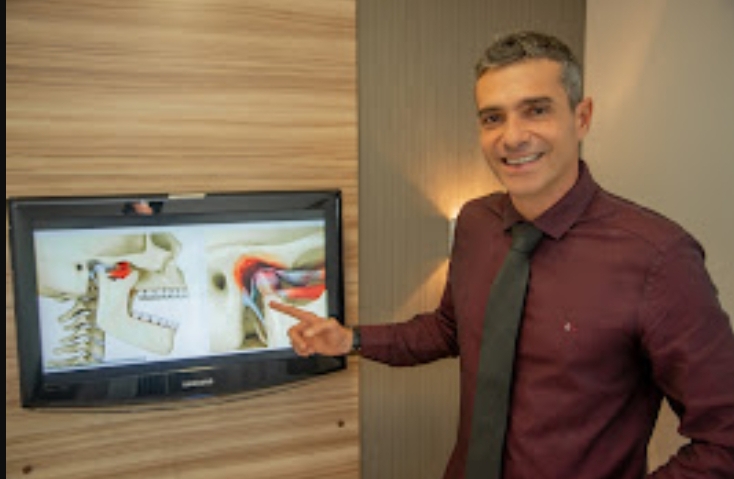 Foto 2 de Dr. Danilo Borges Dantas - Cirurgia bucomaxilofacial Salvador