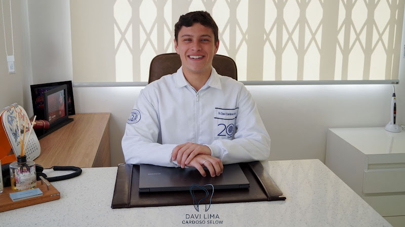 Foto 2 de Dr Davi Selow - Dentista no Ahú