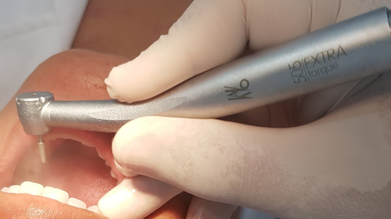 Foto de Dr. Edinaldo Caires - Prótese e Implantes