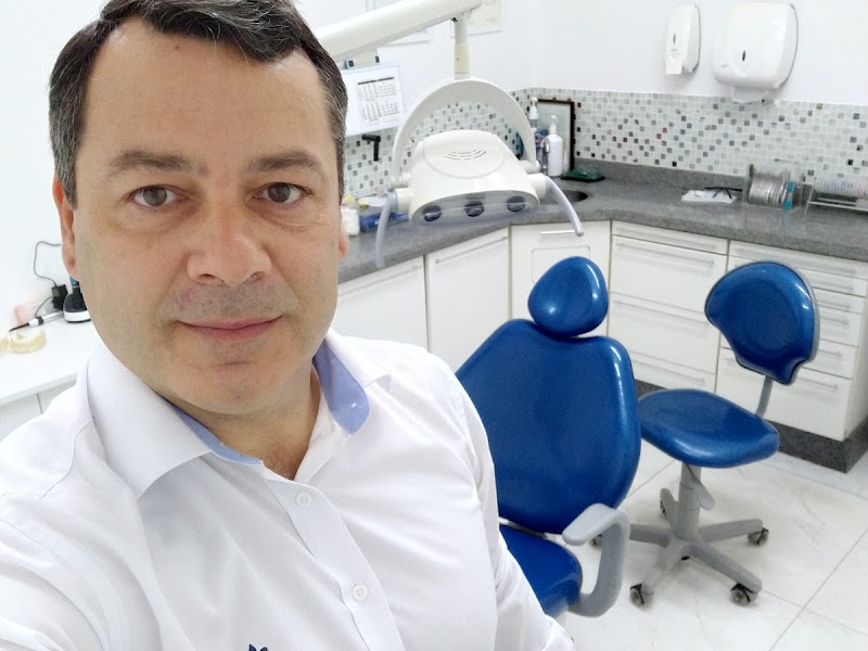 Foto 2 de Dr. Edson Milan Cirurgião Dentista