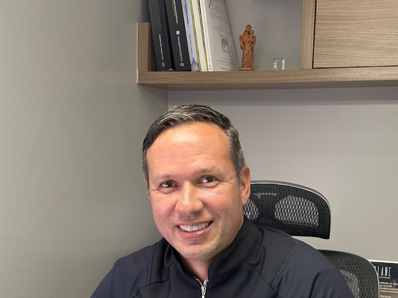 Foto 3 de Dr Eduardo Teixeira Implante Salvador