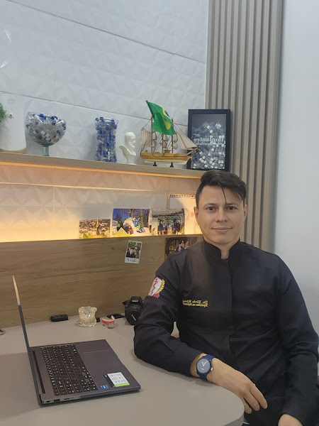 Foto 2 de DR. ELVIS SILVESTRE - Implantodontista