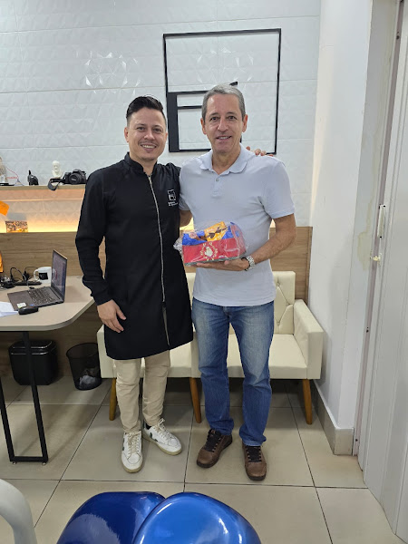 Foto 3 de DR. ELVIS SILVESTRE - Implantodontista