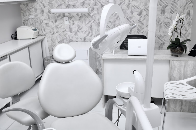 Foto 3 de Dr. Emerson Galvão - CRO/AM 3508