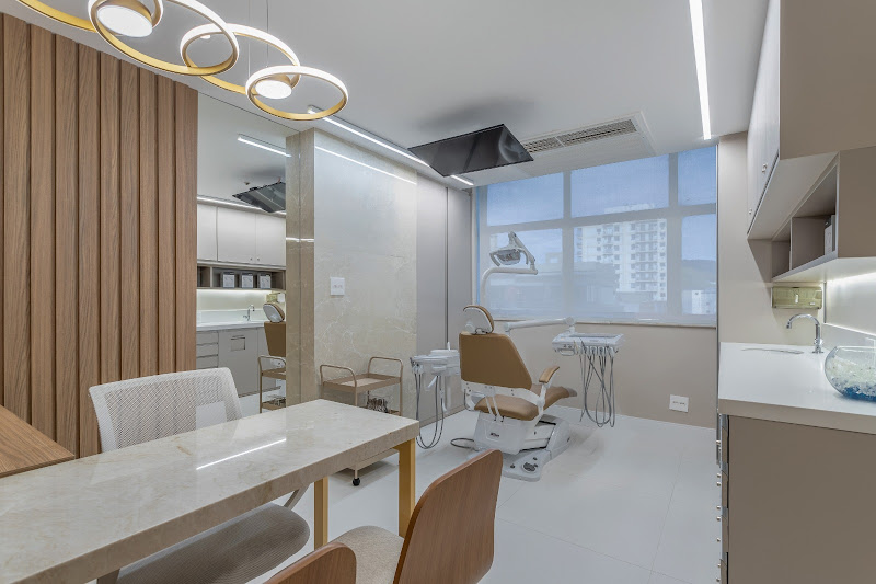 Foto 2 de Dr. Emerson Vivas Dentista em Botafogo | Clínica Odontológica em Botafogo Dr. Emerson Vivas