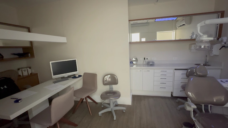 Foto 3 de Dr. Emerson Vivas Dentista no Flamengo | Facetas e Lentes em Resina | Odontologia Estética