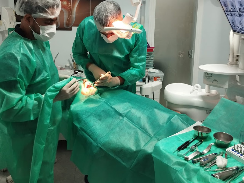 Foto de Dr Emílio Guerra - Prótese & Implante