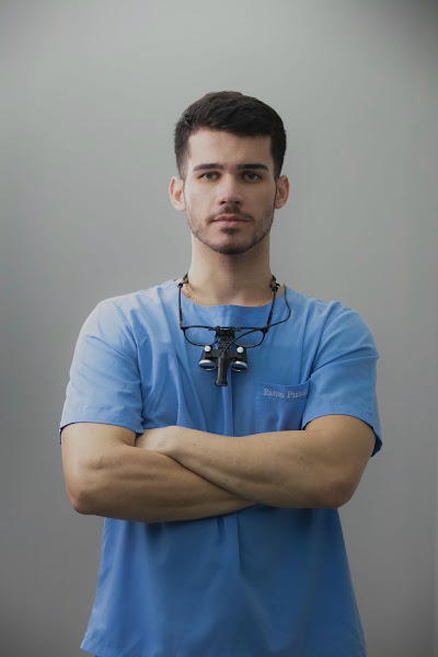 Foto 2 de Dr. Enrico E. P. Pizzolatto / Cirurgião-Dentista