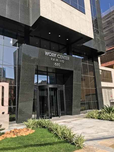 Foto 3 de Dr. Fabiano Pospich - Estética do Sorriso - Lentes de Contato - Implantes Dentários - Reabilitação Oral - Odontologia Digital