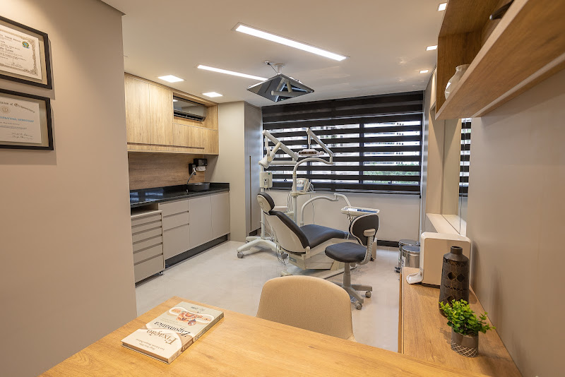Foto 3 de Dr. Fábio Marzullo Zaroni - Ortodontia e Implantodontia