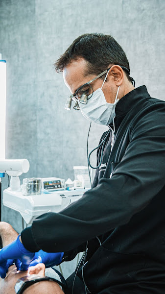 Foto 3 de Dr. Fabio Persegani | Dentista | Barra da Tijuca | Consultório Odontologia Digital | Implantes Dentários