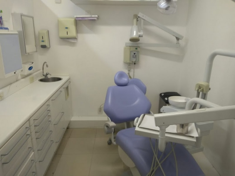 Foto 6 de Dr. Fabio Persegani | Dentista | Barra da Tijuca | Consultório Odontologia Digital | Implantes Dentários