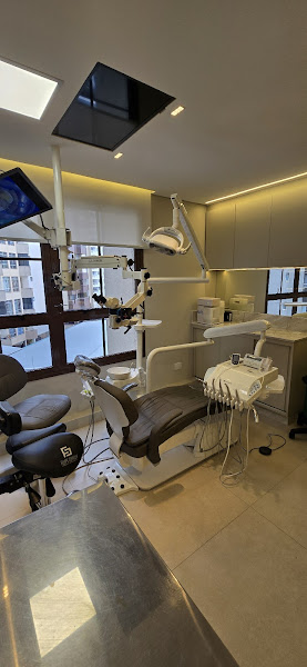 Foto 2 de Dr. Felipe Copelli - Endodontia microscópica