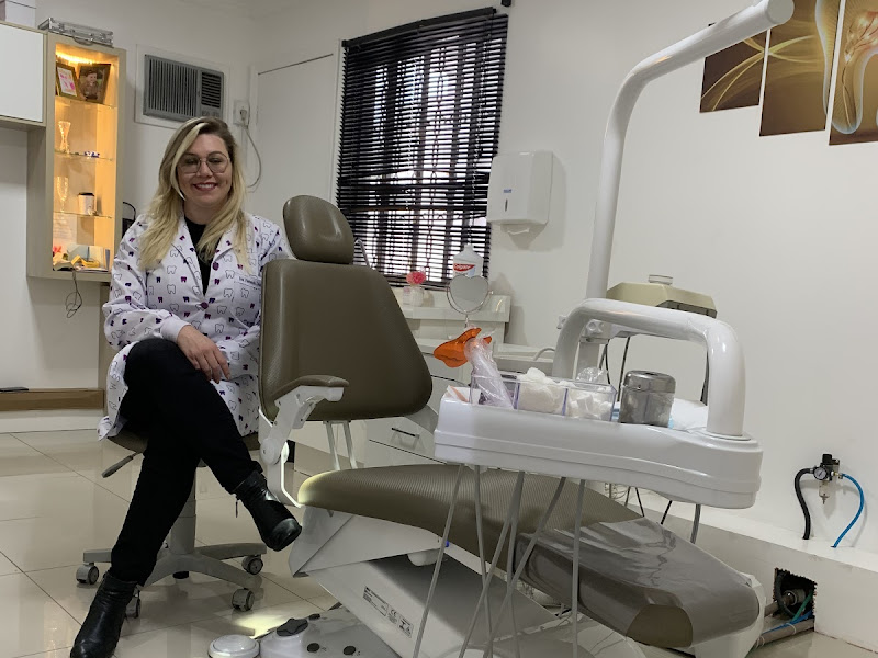 Foto de Drª Fernanda Crestani (Implantes Dentários)