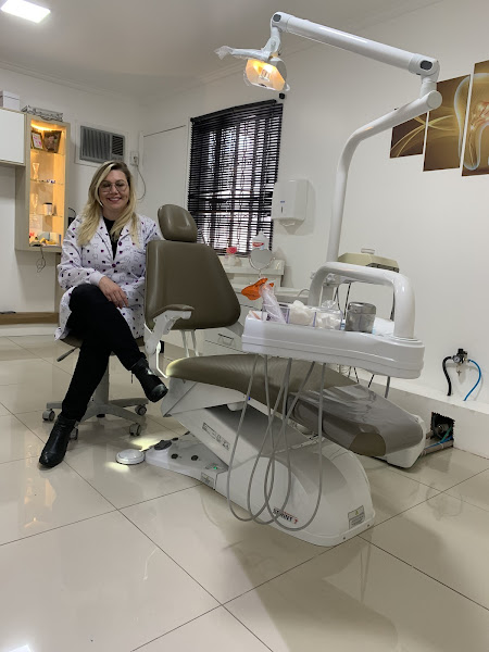 Foto 2 de Drª Fernanda Crestani (Implantes Dentários)