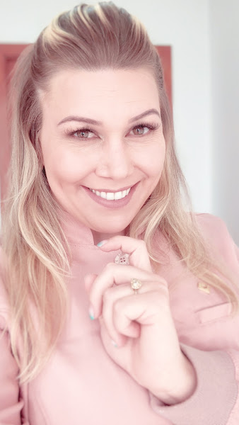 Foto 3 de Drª Fernanda Crestani (Implantes Dentários)