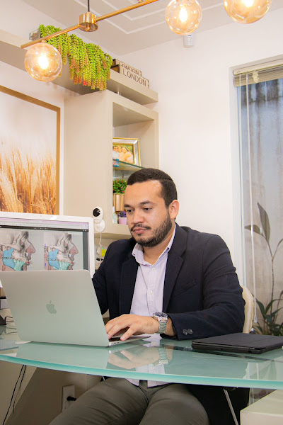 Foto 3 de Dr. Francisco Alves de S. Júnior - Cirurgião Bucomaxilofacial | Ortognática | Implantes Dentário