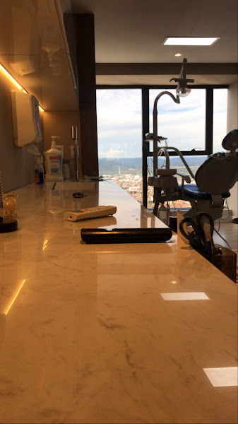 Foto 3 de Dr Francisco Rikilly - Cirurgia e Traumatologia Bucomaxilofacial