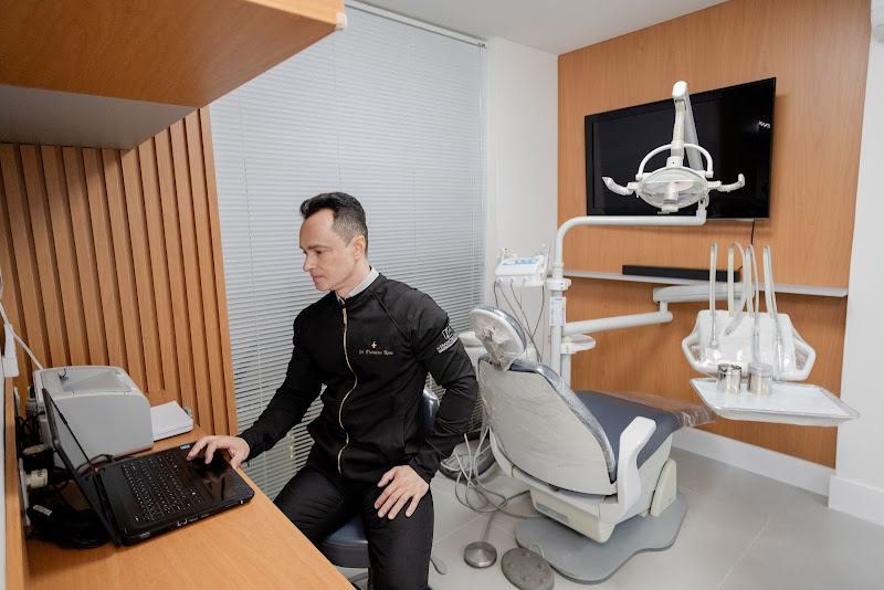 Foto 3 de ⭐Dr Francisco Rosa - IMPLANTE DENTÁRIO