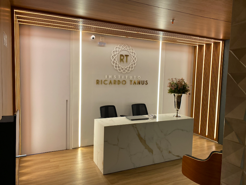 Foto 10 de Dr Franklin Salles Bruxismo, DTM e dor orofacial, Ronco e apneia do sono