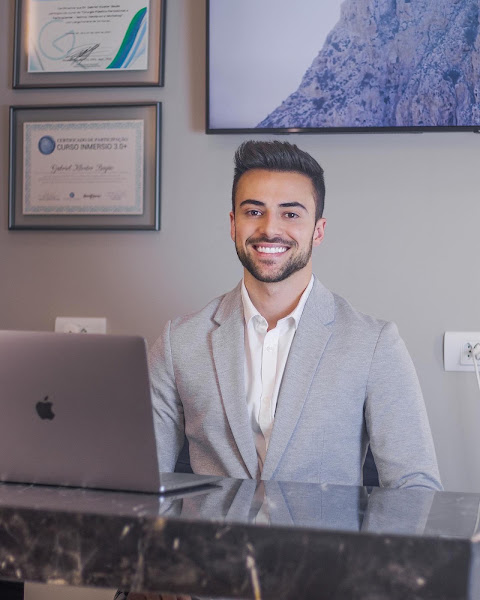 Foto 2 de Dr. Gabriel Bayão - Lente de Contato Dental e Harmonização Facial em Curitiba