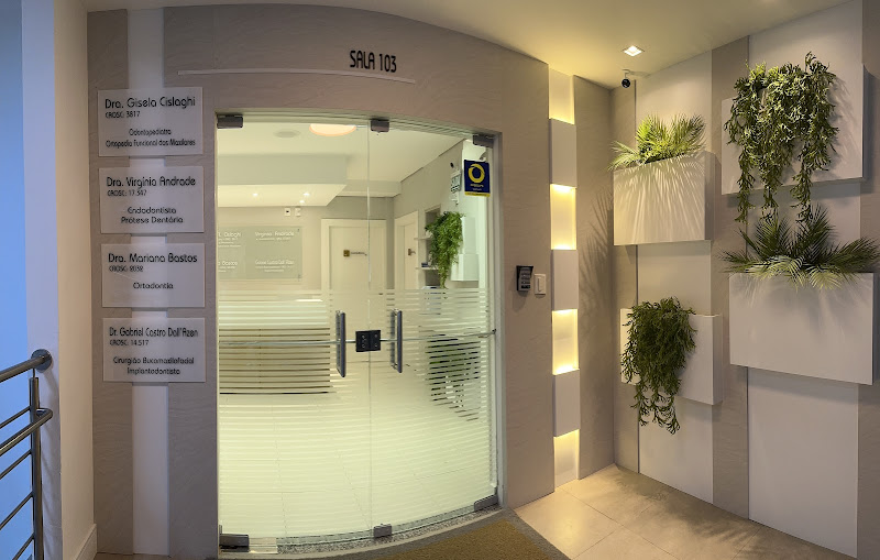 Foto 2 de Dr. Gabriel Castro Dall' Azen - Cirurgião Bucomaxilofacial e Implantes Dentarios