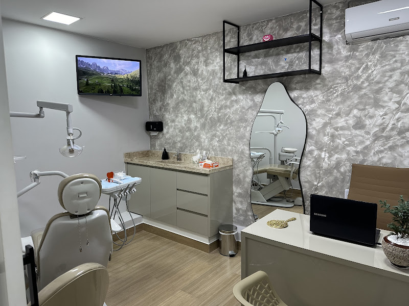 Foto 7 de Dr. Gean Carlos - Dentista em Brasília: Dentista em Ceilândia | Implante Dentário | Prótese Dentária | Clareamento Dental