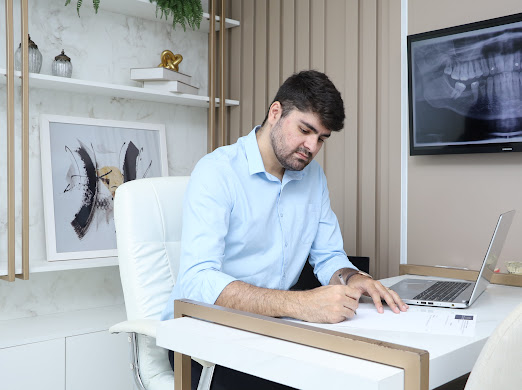 Foto 2 de Dr Geraldo Almeida | Dentista em Campina Grande