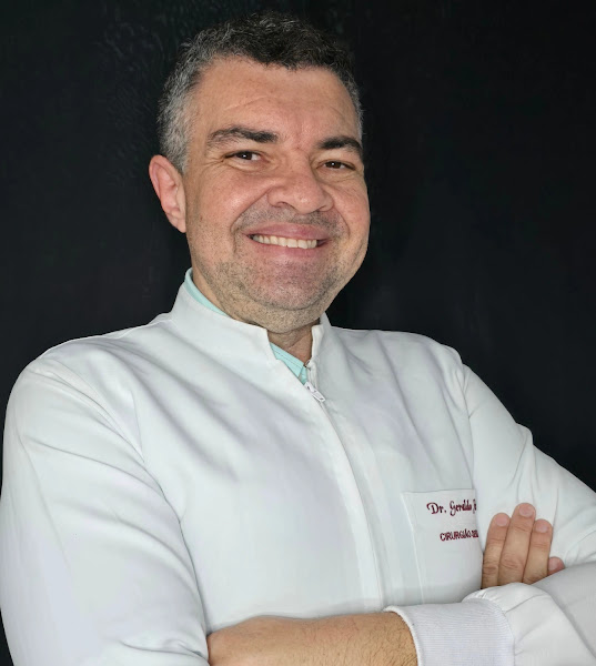 Foto 2 de Dr. Geraldo Prisco | Implantes dentário | Extração | Clareamento