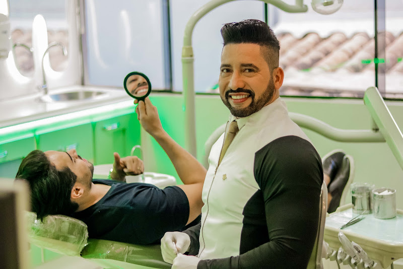 Foto 2 de Dr. Glaubber Bambirra – Implantes Dentários e Protocolo Dentário em Cuiabá